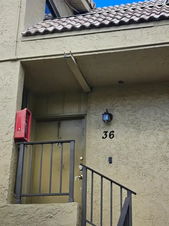 Coral Springs, FL 33065,8401 W Sample Rd #36