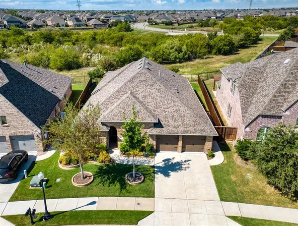 9621 Pickwick Trail, Fort Worth, TX 76131