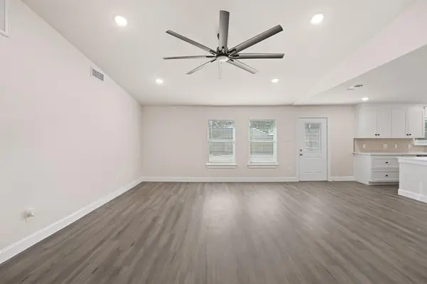 Carrollton, TX 75006,2000 Knollwood Lane