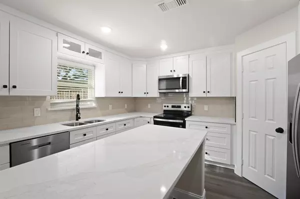 Carrollton, TX 75006,2000 Knollwood Lane