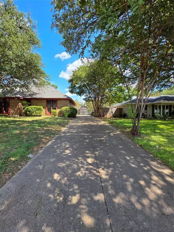 Cleburne, TX 76033,1115 Green River Trail