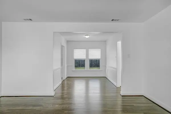 Dallas, TX 75235,5422 Stoneleigh Avenue