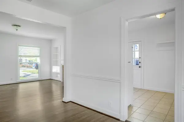 Dallas, TX 75235,5422 Stoneleigh Avenue