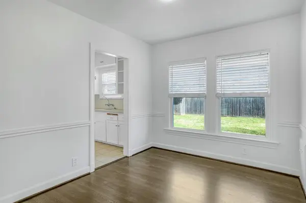 Dallas, TX 75235,5422 Stoneleigh Avenue