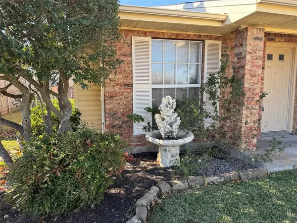 Mesquite, TX 75150,2559 Red River Street