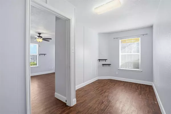 Cleburne, TX 76031,209 E Lone Star Avenue