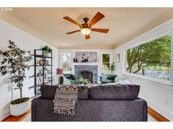 Portland, OR 97202,1706 SE Knapp ST