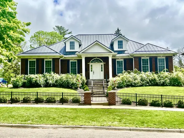 221 N Manning ST, Hillsdale, MI 49242