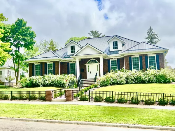 Hillsdale, MI 49242,221 N Manning ST