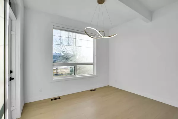 Calgary, AB T3N 0C1,4 Skyview Springs CRES NE