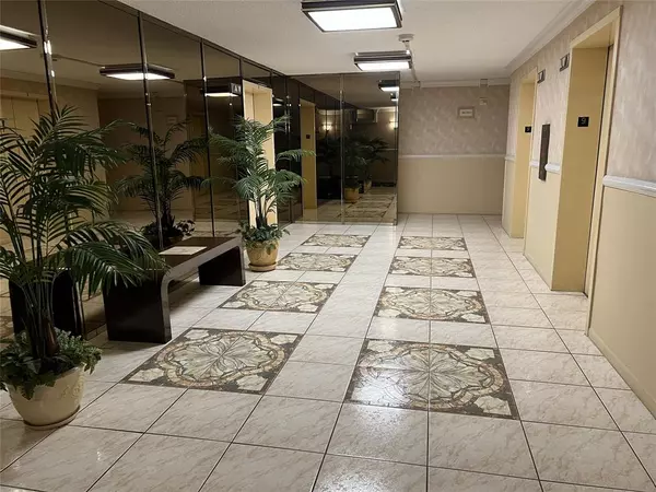 Hollywood, FL 33019,3800 S Ocean Dr #918