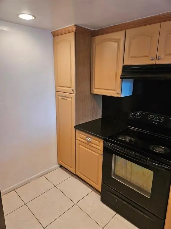 Coral Springs, FL 33065,8401 W Sample Rd #36