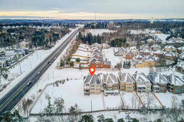 Aurora, ON L4G 3T1,99 Glensteeple TRL N