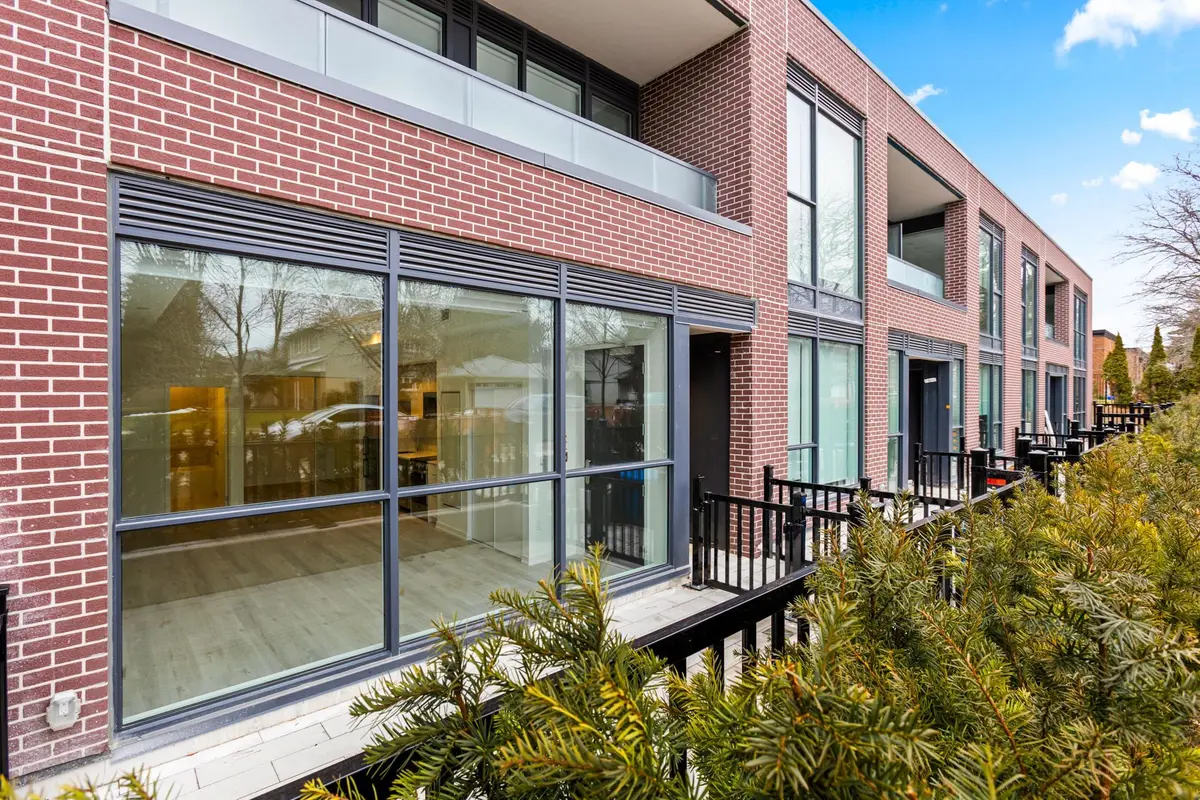 Toronto W08, ON M9C 0E3,45 Broadfield DR W #112