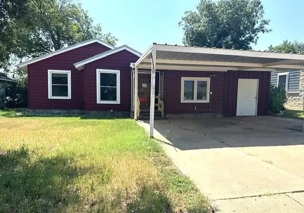 1215 W Dyer Street,  Breckenridge,  TX 76424