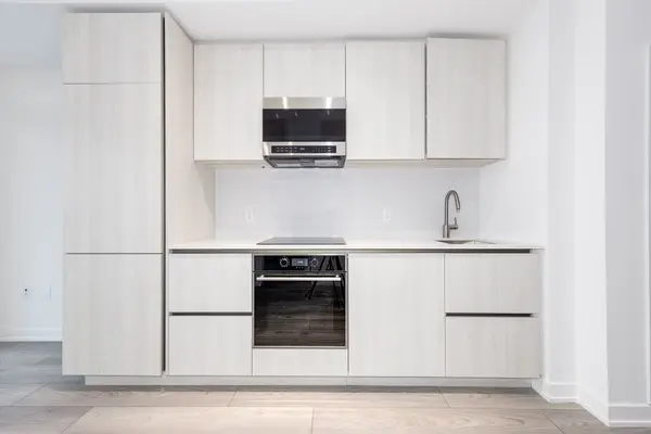 Toronto, ON M4P 0E9,120 broadway AVE #2114