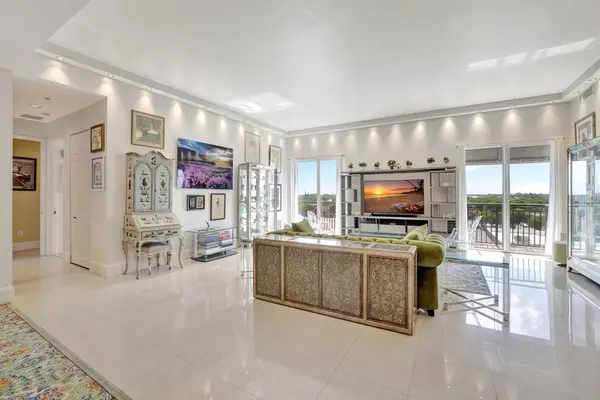 Wilton Manors, FL 33334,2633 NE 14th Ave #505