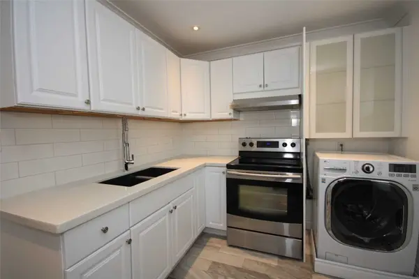 Toronto W02, ON M6G 3V2,825 Ossington AVE #2nd Flr