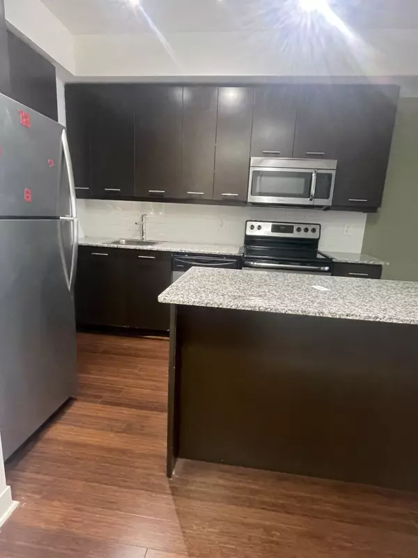 Mississauga, ON L5B 0E6,360 Square One DR #1207