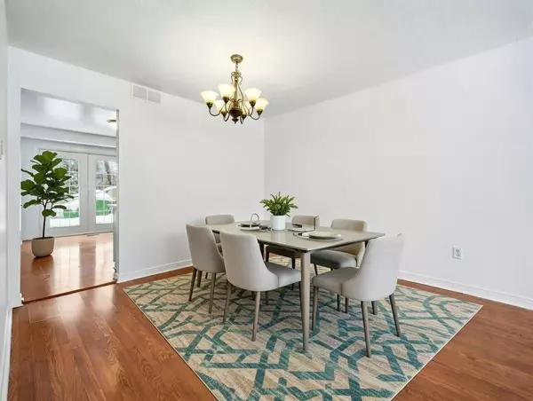 Brampton, ON L6Z 1J3,32 Courtleigh SQ