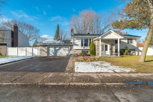 49 Larkin DR, Barrhaven, ON K2J 1B1