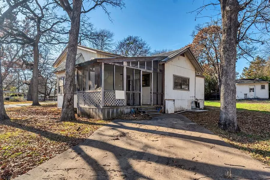 219 Fernwood Drive, Mabank, TX 75156