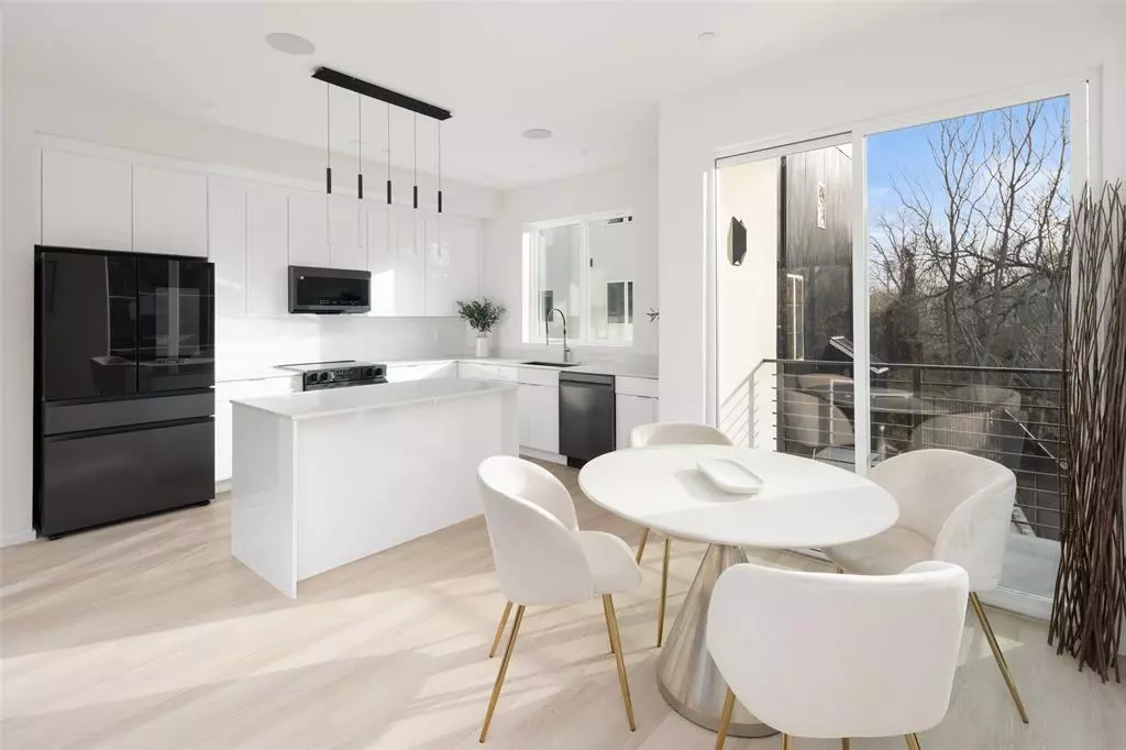 Dallas, TX 75235,4811 Denton Drive #106