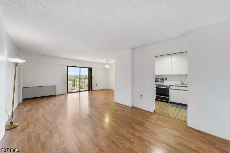 Linden City, NJ 07036,10 N Wood Ave #700