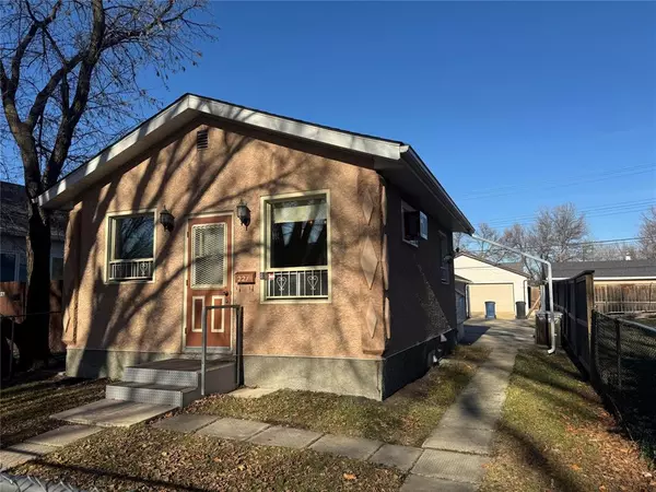 Winnipeg, MB R2C 2K6,221 Thom AVE