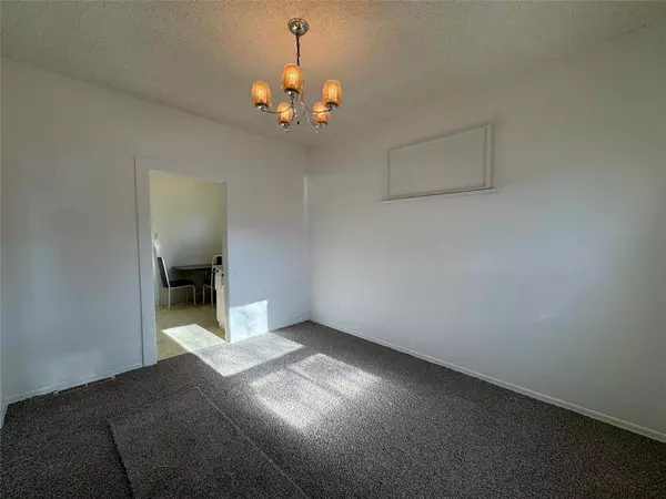 Winnipeg, MB R2C 2K6,221 Thom AVE