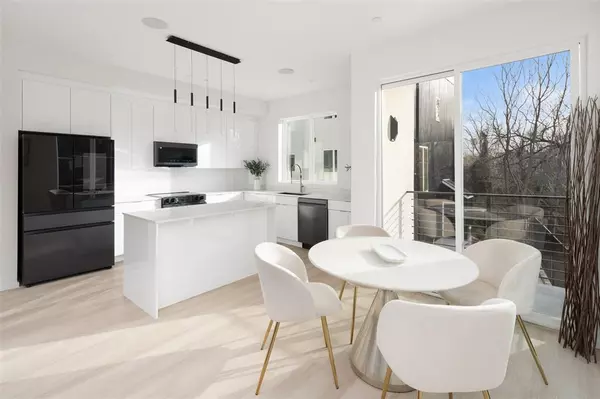 Dallas, TX 75235,4811 Denton Drive #106