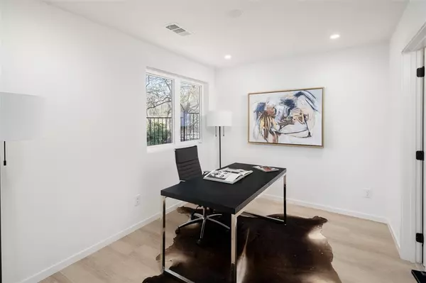 Dallas, TX 75235,4811 Denton Drive #106