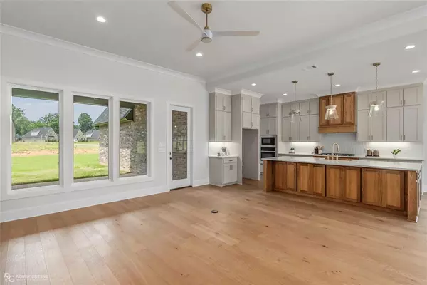 Benton, LA 71006,916 AAron Lane