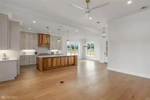 Benton, LA 71006,916 AAron Lane