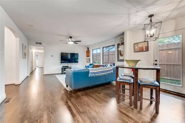 Dallas, TX 75229,3581 Woodleigh Drive