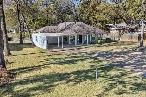 119 Camino Robles Street, Gun Barrel City, TX 75156