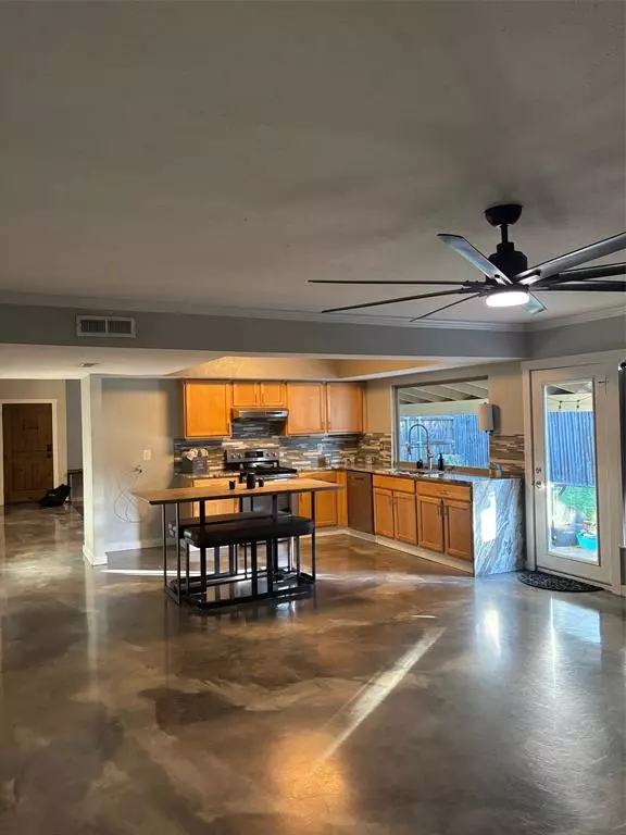 The Colony, TX 75056,5024 Pemberton Lane