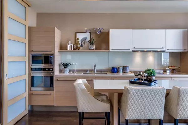 Dallas, TX 75219,2408 Victory Park Lane #1031