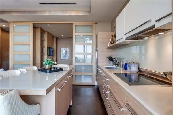 Dallas, TX 75219,2408 Victory Park Lane #1031