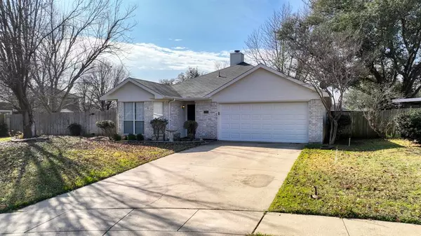 1100 Miles Avenue, Burleson, TX 76028