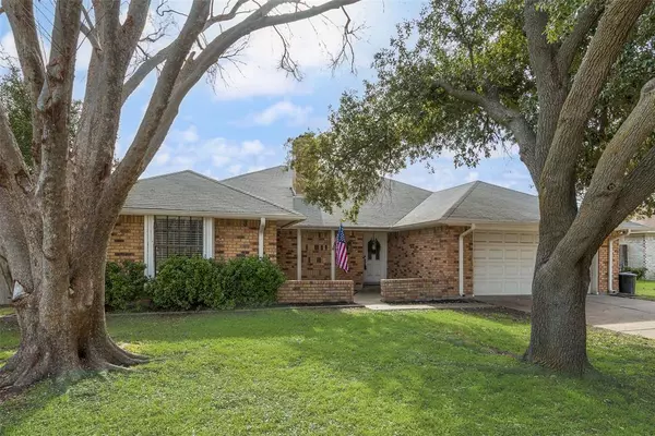 449 Meadowhill Drive, Benbrook, TX 76126