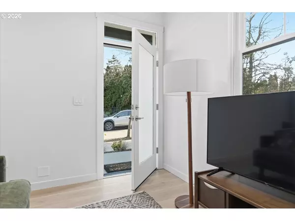 Portland, OR 97218,5053 NE 47TH PL