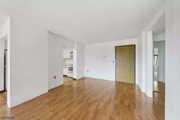 Linden City, NJ 07036,10 N Wood Ave #700