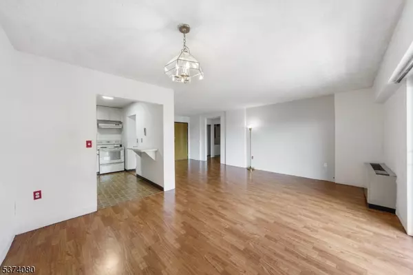 Linden City, NJ 07036,10 N Wood Ave #700