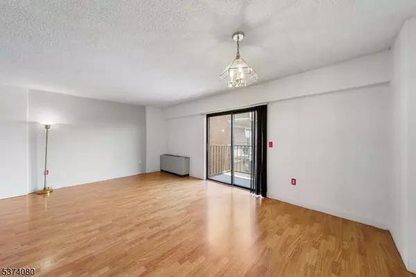 Linden City, NJ 07036,10 N Wood Ave #700