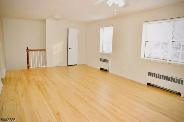 Roselle Park Boro, NJ 07204,33-B W Roselle Ave #B