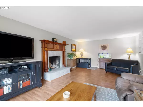 Sutherlin, OR 97479,738 E SECOND AVE