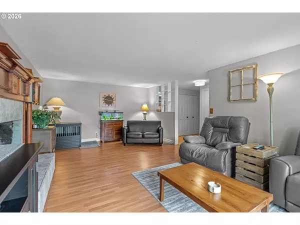 Sutherlin, OR 97479,738 E SECOND AVE