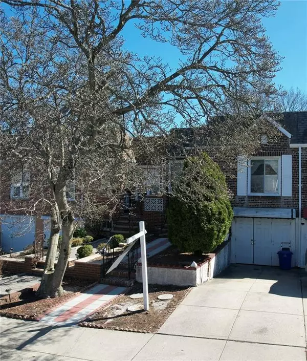 Queens, NY 11378,68-10 60th DR