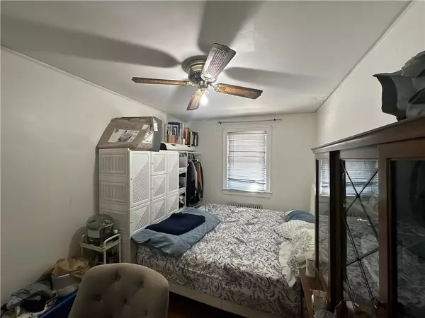 Queens, NY 11378,68-10 60th DR